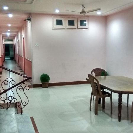 Hotel Varsa Dibrugarh ภายนอก รูปภาพ