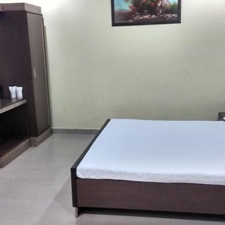 Hotel Varsa Dibrugarh ภายนอก รูปภาพ
