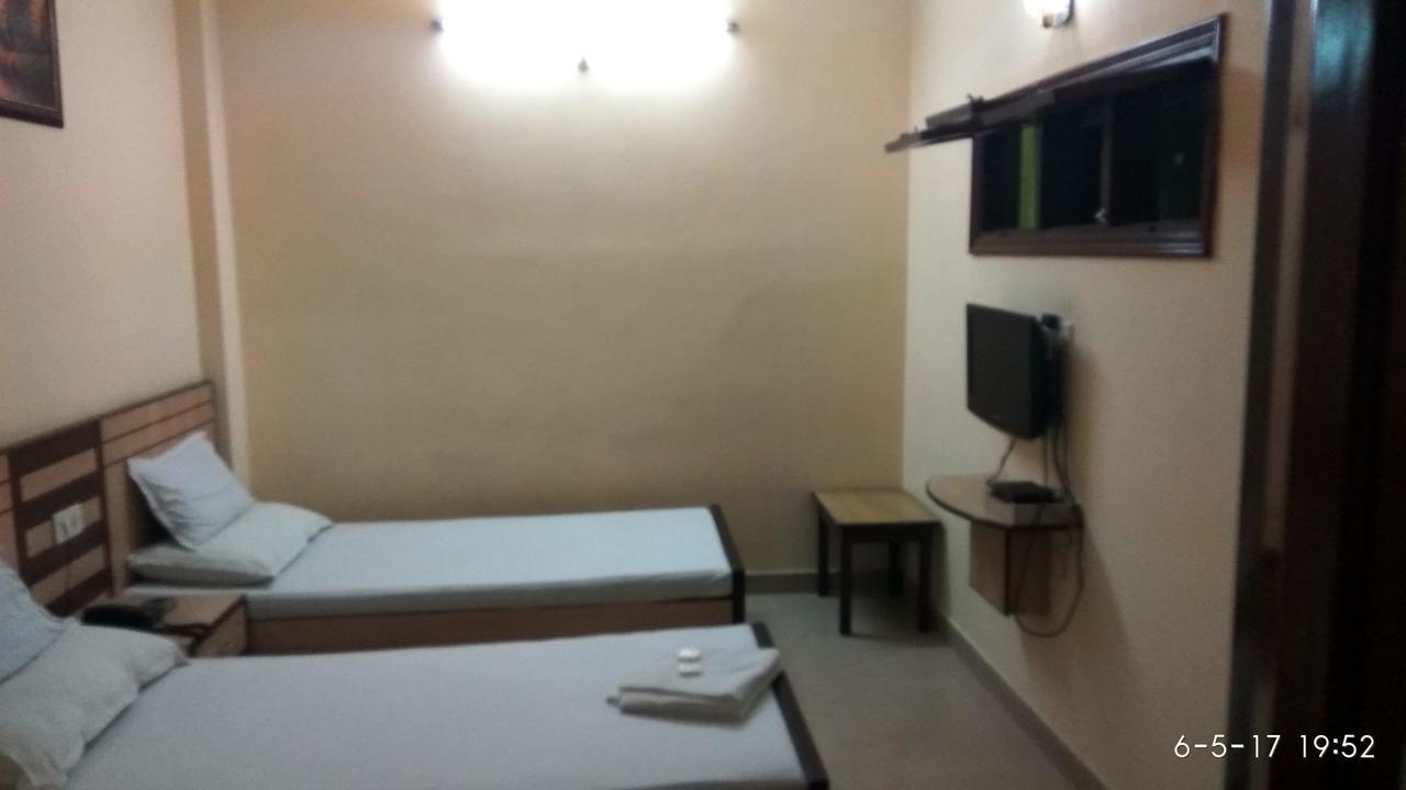 Hotel Varsa Dibrugarh ภายนอก รูปภาพ