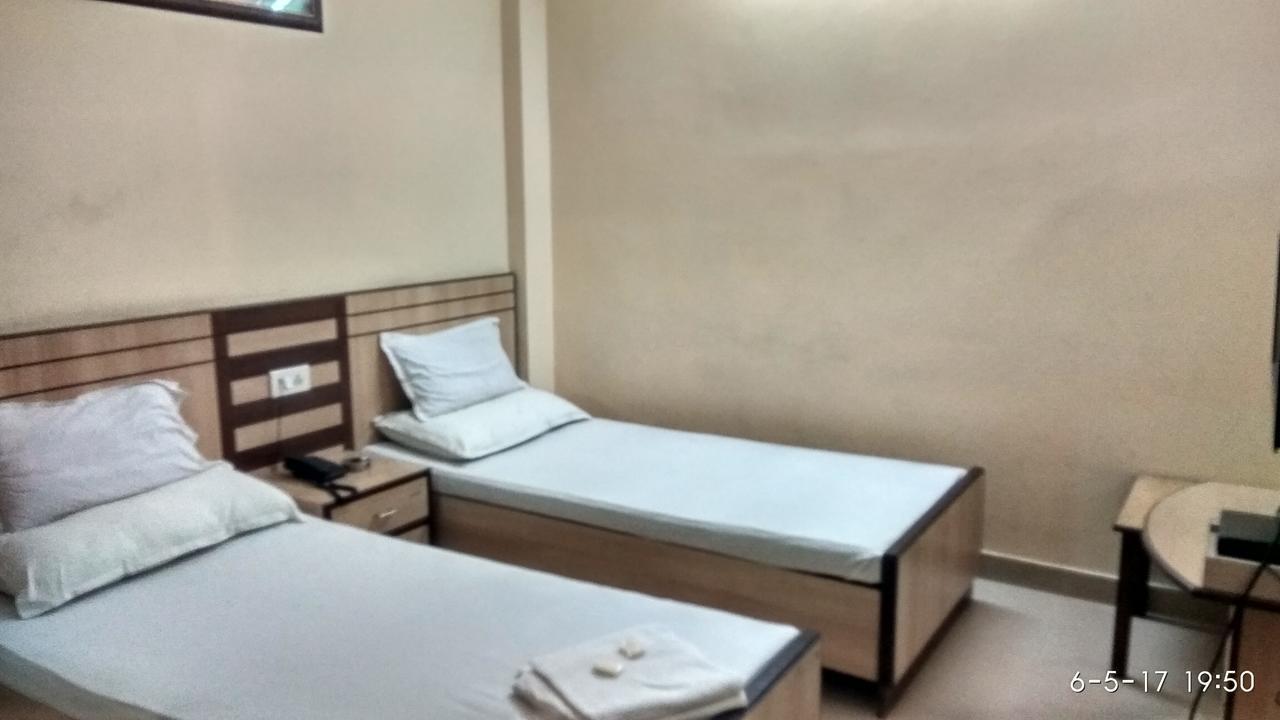 Hotel Varsa Dibrugarh ภายนอก รูปภาพ