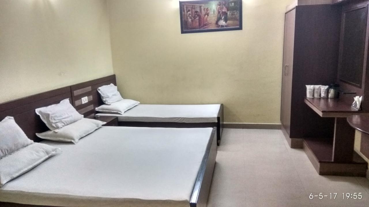 Hotel Varsa Dibrugarh ภายนอก รูปภาพ
