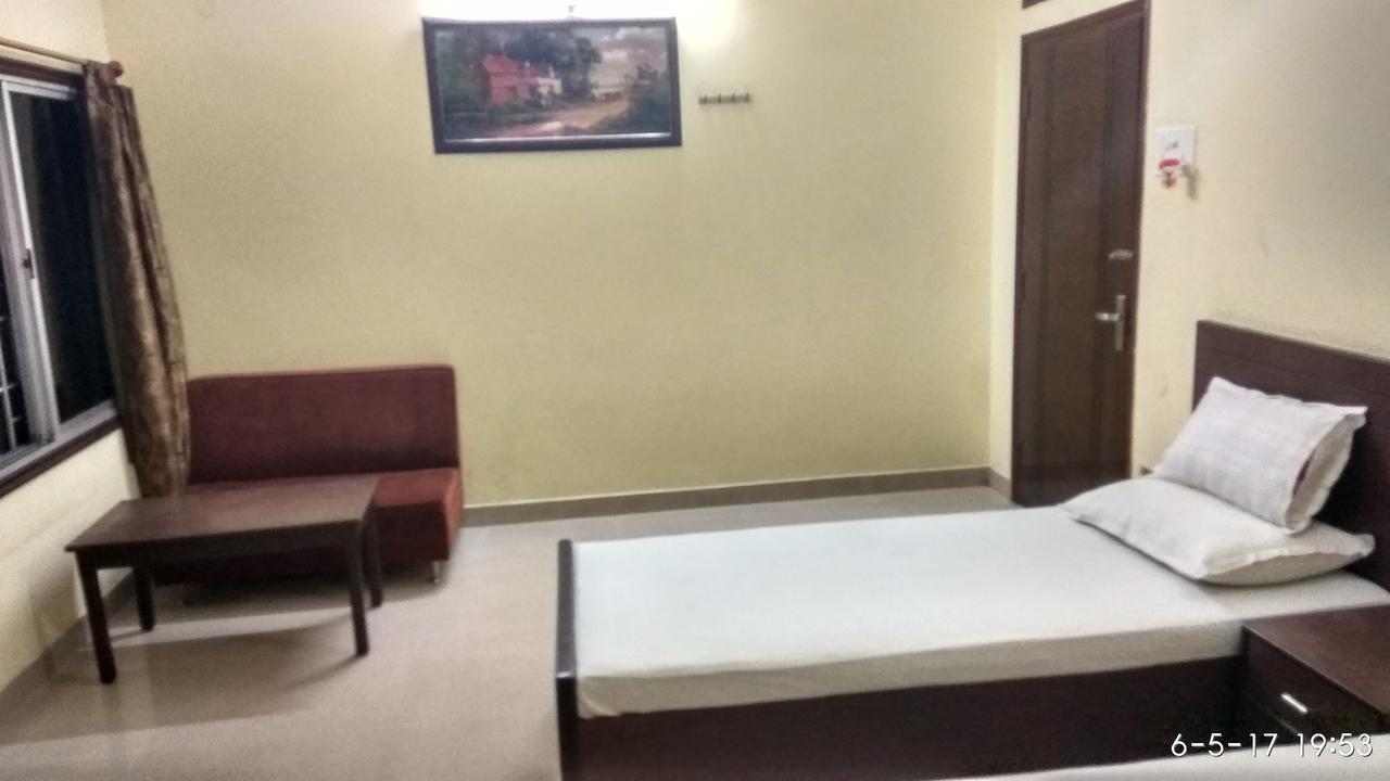 Hotel Varsa Dibrugarh ภายนอก รูปภาพ