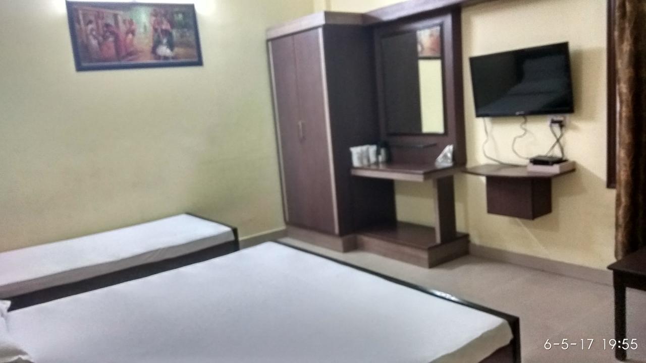 Hotel Varsa Dibrugarh ภายนอก รูปภาพ