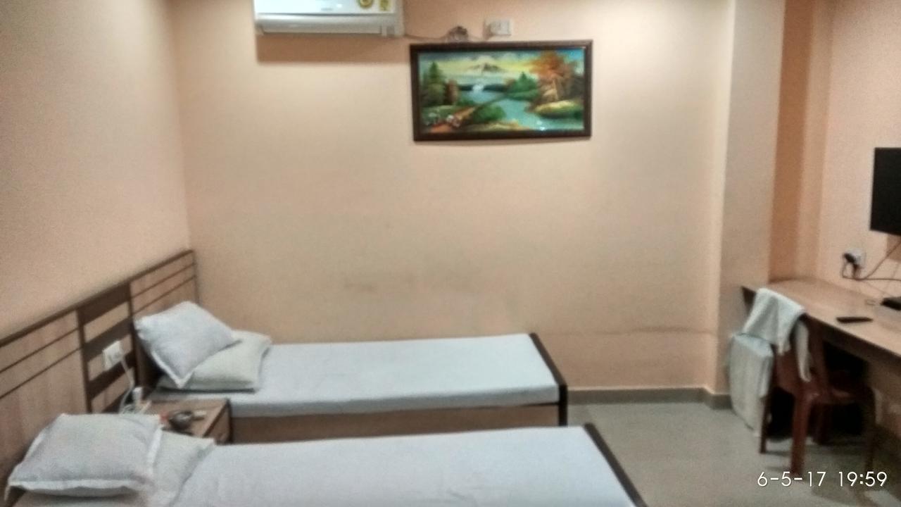 Hotel Varsa Dibrugarh ภายนอก รูปภาพ
