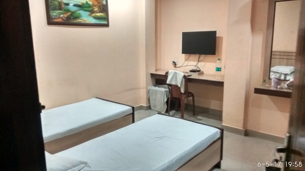 Hotel Varsa Dibrugarh ภายนอก รูปภาพ