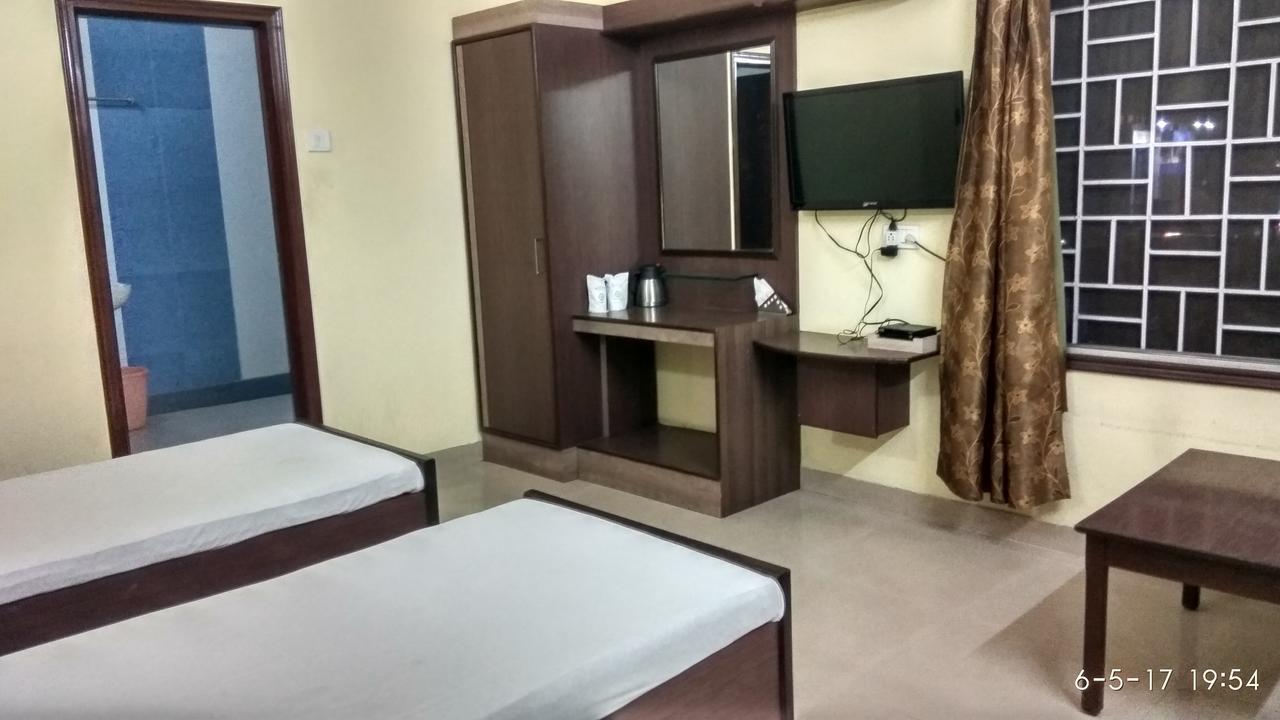 Hotel Varsa Dibrugarh ภายนอก รูปภาพ