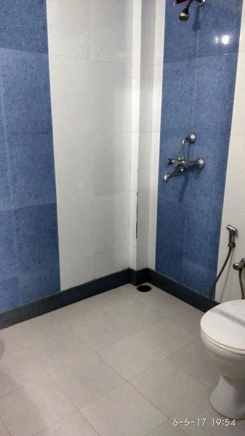 Hotel Varsa Dibrugarh ภายนอก รูปภาพ