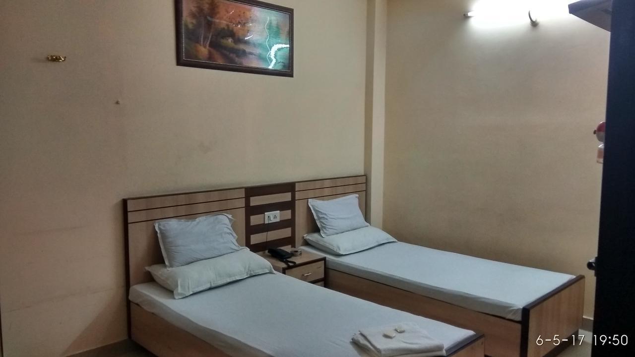Hotel Varsa Dibrugarh ภายนอก รูปภาพ