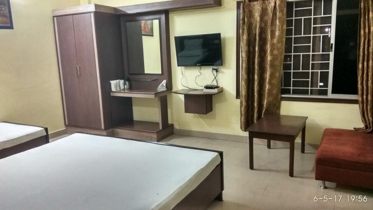 Hotel Varsa Dibrugarh ภายนอก รูปภาพ